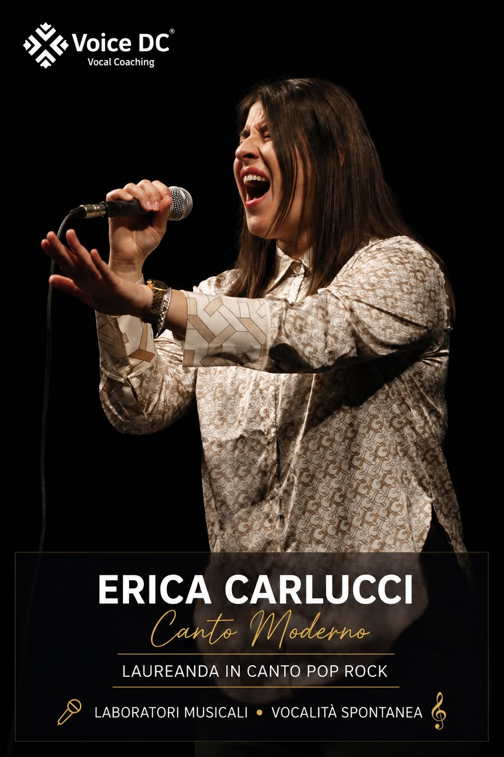 Insegnante di Canto Moderno
Erica è laureanda in Canto Pop Rock presso il Conservatorio “G. F. Ghedini” di Cuneo.
Il suo percorso artistico inizia come cantante di piano bar, affiancando fin da subito l’attività live allo studio del canto con insegnanti privati. Negli anni ha proseguito la propria formazione perfezionandosi sia con Daniela Caggiano sia in Conservatorio, costruendo un percorso solido dal punto di vista artistico e didattico.
Da tre anni collabora con Voice DC Vocal Coaching nella realizzazione di laboratori musicali dedicati ai bambini, anche all’interno delle scuole dell’infanzia.
Fa inoltre parte del progetto estivo dedicato alla Vocalità Spontanea presso la Collina degli Elfi di Govone, ideato da Daniela Caggiano, contribuendo con sensibilità e competenza a un percorso che utilizza la voce come strumento di espressione, relazione e benessere.
Con entusiasmo, dolcezza e professionalità accompagna ogni allievo nella scoperta della propria voce, rispettandone i tempi, le caratteristiche e l’identità.